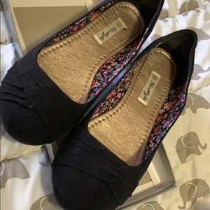 Black size 10 flats